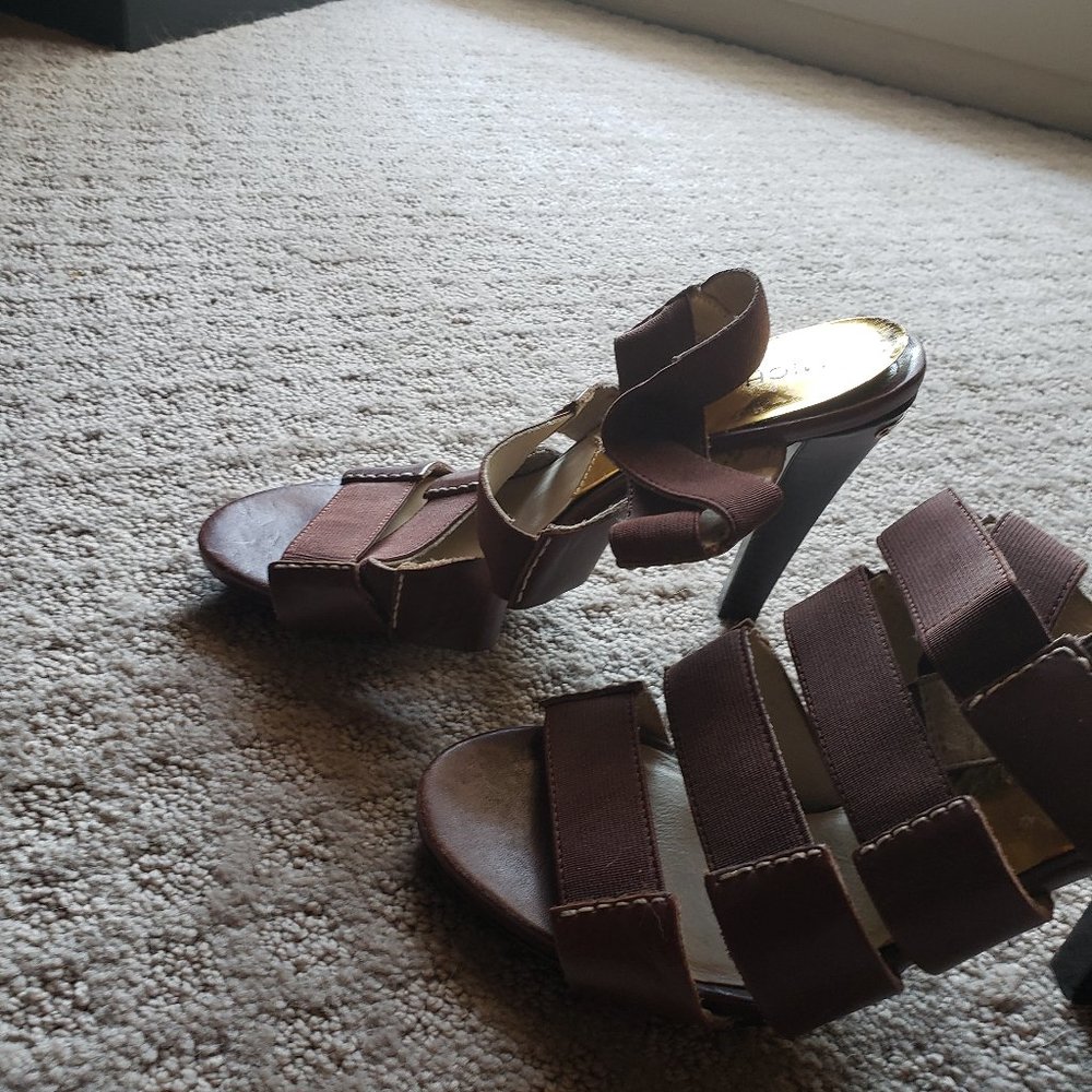 Calvin Klien  7.5
